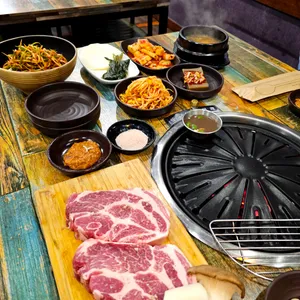 꿀꿀이통돼지 사진