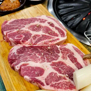 꿀꿀이통돼지 사진