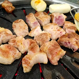 꿀꿀이통돼지 사진