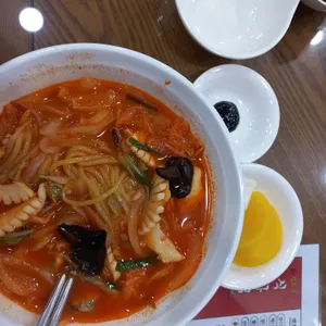 신화춘 사진