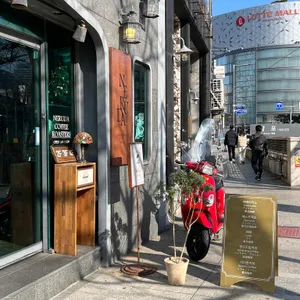 커피네루다 리뷰 사진