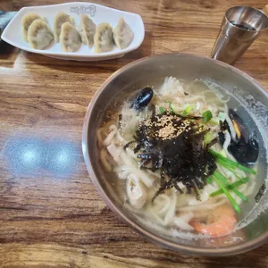 얼큰이손칼국수 사진