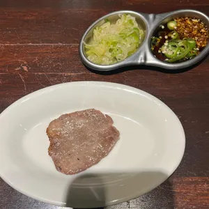 우격 사진