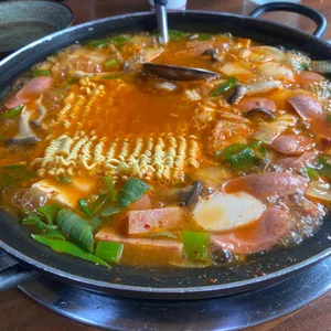 솥뚜껑부대찌개 사진