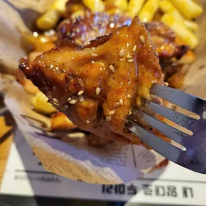 오븐숯불민족 두마리치킨 사진