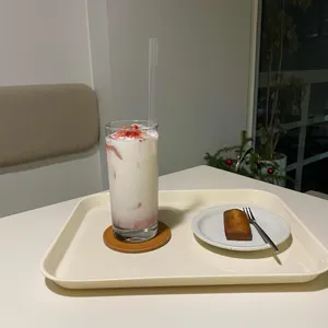 어뎁트 커피하우스 사진