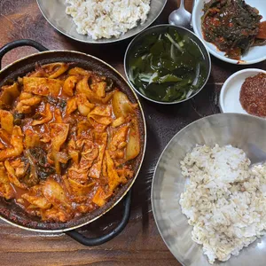 간판없는김치찌개 사진
