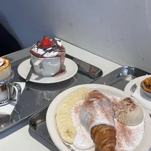 오버트 사진
