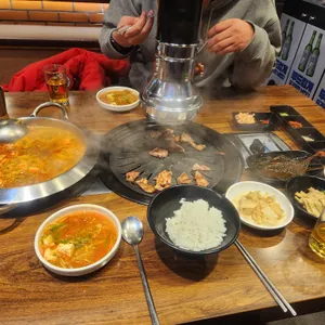 육시리 사진