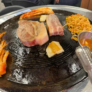 동두천솥뚜껑삼겹살 사진