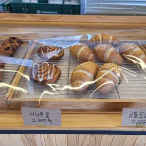 유니르 베이커리카페 리뷰 사진