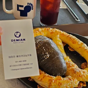 데미안 리뷰 사진