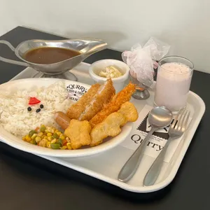 큐리 사진