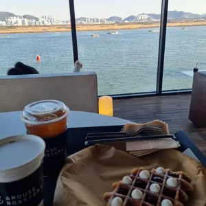 어라우즈로스터리 리뷰 사진