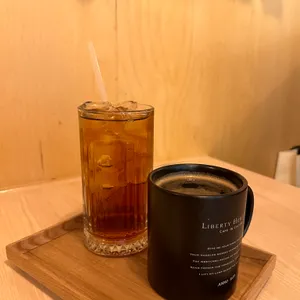 카페리버티 더 테이블 사진