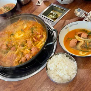 더하고 부대찌개  사진