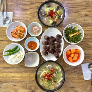 꽃돼지국밥 사진