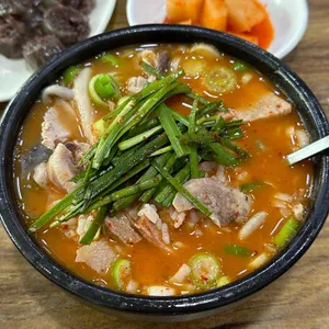 꽃돼지국밥 사진