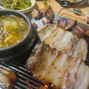 돈뼈락 연탄갈비 사진