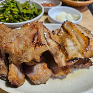 돈뼈락 연탄갈비 사진