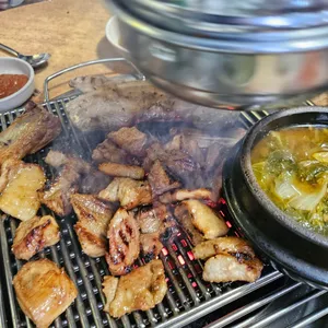 돈뼈락 연탄갈비 사진
