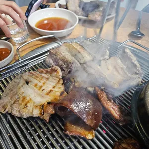 돈뼈락 연탄갈비 사진