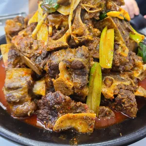 꼬리야 사진