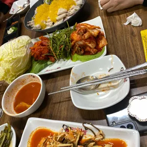 돈통마늘보쌈 사진