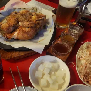 참나무숯불통닭 사진