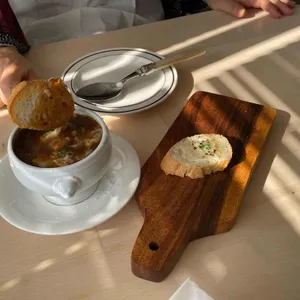 커뮤니테이블 사진