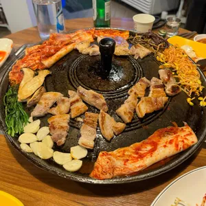 솥뚜껑삼겹살 사진