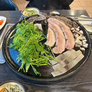제주흑돼지와전복 사진