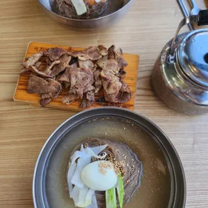 육쌈냉면 사진