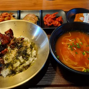 엄청난족발 사진