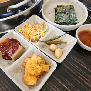 24시 누름돌 생고기 김치찌개 사진