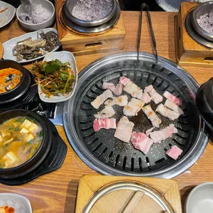 두메골돌솥쌈밥 사진