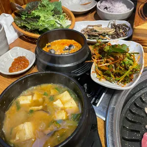 두메골돌솥쌈밥 사진