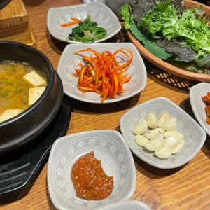 두메골돌솥쌈밥 사진