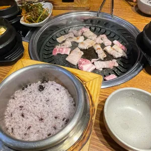 두메골돌솥쌈밥 사진