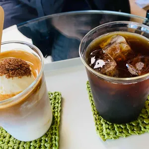 커피 몽타주 사진