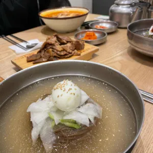 육쌈냉면 사진