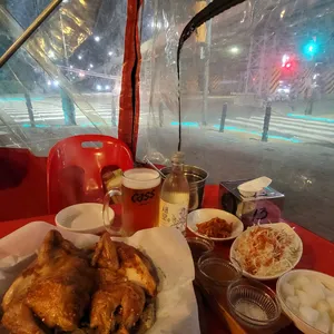 참나무숯불통닭 사진