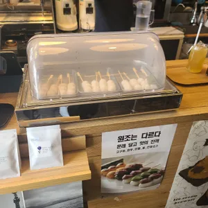 스페셜티스튜디오 리뷰 사진