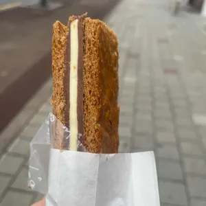 봉주르마담 사진