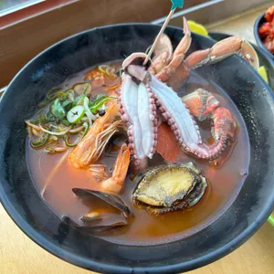 조각가 해물라면 바다보는날 사진