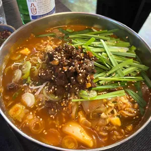 뭉티기와꽃사시미 사진