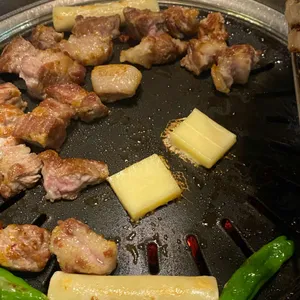 고기굽는남자 사진