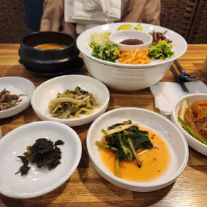 사월에 보리밥 사진