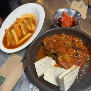 두툼한고깃집 사진