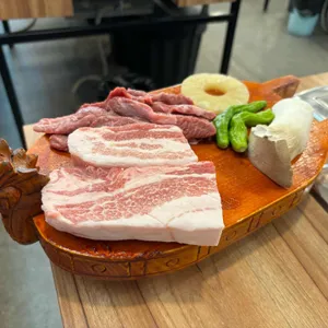 여수갓육고 사진